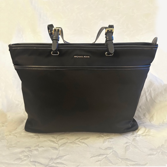 Michael Kors Winston Large Top Zip Multi Function Pocket Computer Tote - Picture 1 of 12